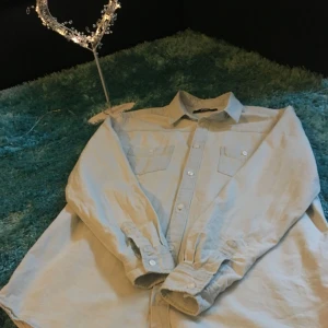  - Himmels blå oversized jeans skjorta från bik bok, aldrig använd 🌼 Priset kan diskuteras 🌼