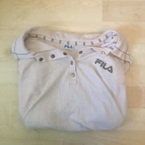  - Gammalrosa/smutsrosa från fila. Står ej storlek men skulle säga m! 