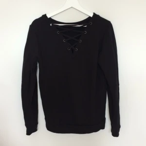  - Tjockare långärmad tröja. Använd vid ett tillfälle!