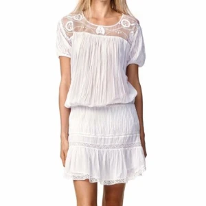  - NY! Klänning från Hunkydory med fina broderi och pärldetaljer.   Ord pris: 2499:-  Mitt pris: 700:- eller bud