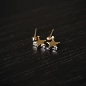  - nya örhängen / material : rodium, nickel