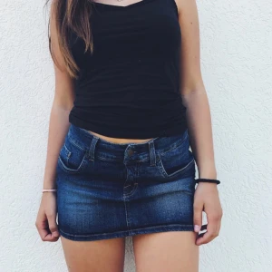  - Säljer en jeanskjol från Tiger of Sweden då jag aldrig fått användning av den. Storlek xs/s, fint skick. 