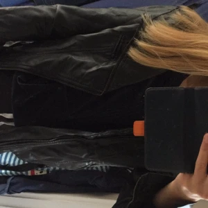  - Skön skinnjacka från Blue Rags. Fint skick!