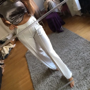  - Supersnygga nya byxor från Bershka. Storlek S!