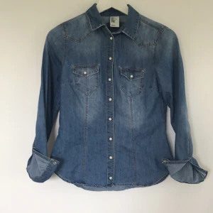  - 🌸Skjorta från HM i nyskick! Kan skickas mot betalning 🌸