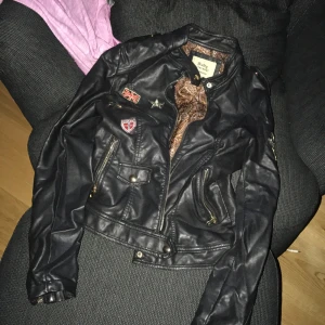 Skinnjacka från softwear  - Jacka från soft wear, använder inte den längre 