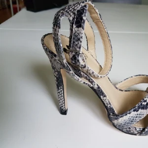  - helt nya sandaletter från Even Odd nypris 399kr  