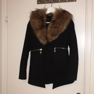  - Jacka från DM retro, fusk päls, bra skick 