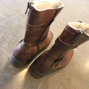  - Fodrade skor. Storlek 38. Hämtas i Gbg eller skickas med posten mot fraktavgift