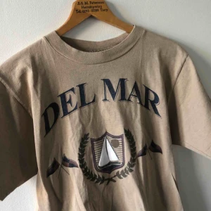  - Vintage tee. Från slutet av 80-talet/början på 90. Kan hämtas i Uppsala eller skickas för 39