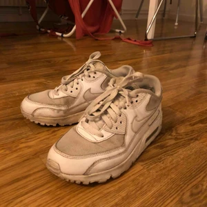  - Använda men går att tvätta dom vitare, priset går att diskutera  Frakt tillkommer