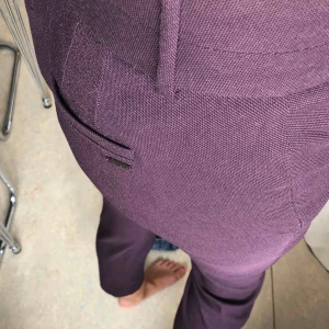  - Kostymbyxa vinröd storlek 4, =36 ordinarie pris 1299