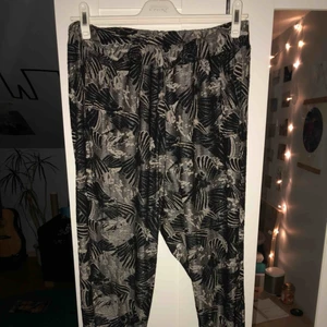  - Mysiga byxor från Monki. Köparen står för frakten, kan mötas upp i Lund