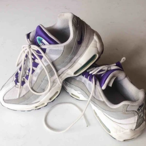  - Nike Airmax 95  väldigt fräscha, Sulan är helt osliten och inga tydliga fläckar eller nånting!