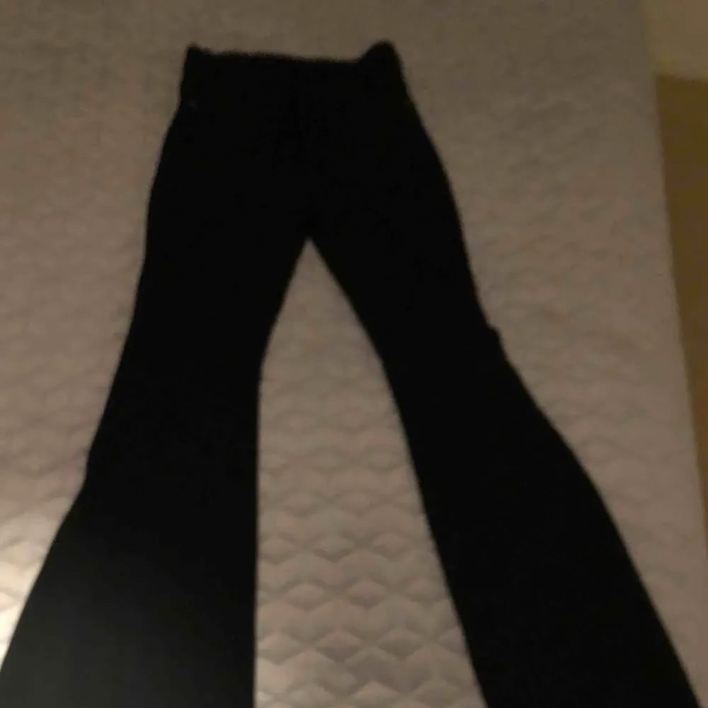 Dr denim Macy Inköpta på Nelly Flare jeans Hög midja Aldrig använda Nypris 500. Jeans & Byxor.
