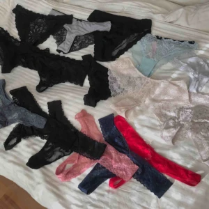  - Trosor från hunkemöller,victoriasecret,twilfit mm.. blandade storlekar men alla passar på one size för de är så pass stretchiga! Och passar alla storlekar. Lägg egna bud på priset (OBS! Säljer inte styckvis)  ca 65 kr st
