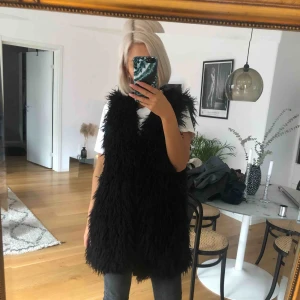  - Väst i fakefur aldrig använd