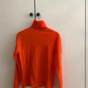 Neon orange polo tröja, superfin å skön men knappt använd💕
