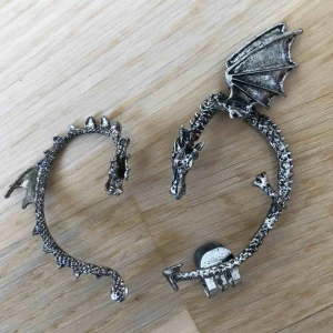  - Örhängen med drakar (aldrig använda) , (frakt tillkommer)