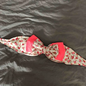  - Bikinittopp bandue. Tror den är använd max 1 gång! 