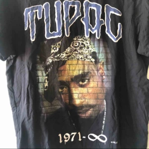  - Snyggt sliten men bra skick på tryck. Kan hämtas i Uppsala eller skickas mot fraktkostnad 