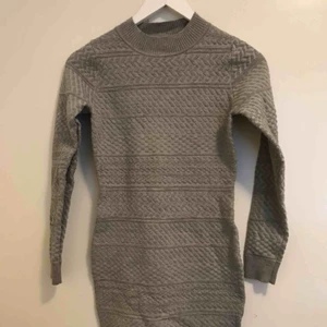  - Stickad klänning från Nelly. Super fin!! Super mjuk!! Använt bara en gång!! Storlek xs men passar även s-m