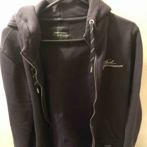  - Peak performance huvtröja  Hel o fin