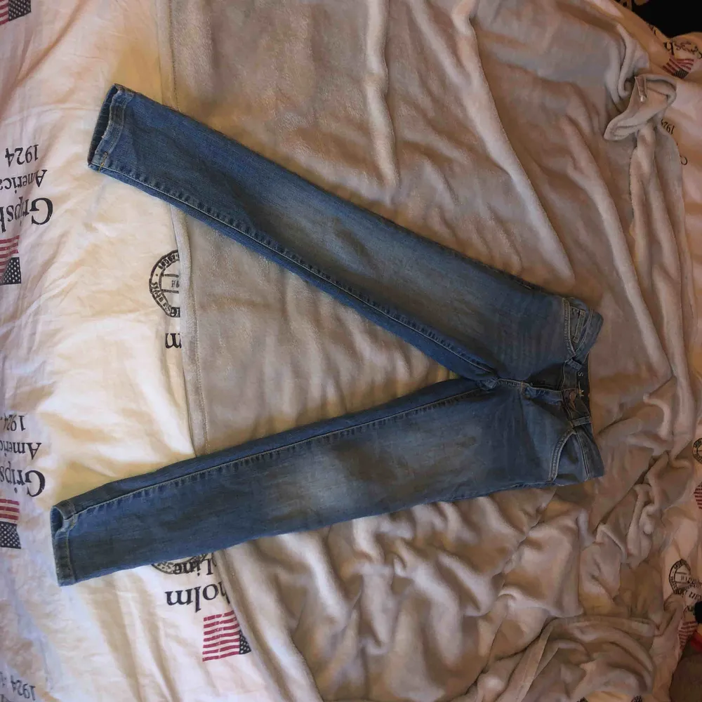 Nya jeans från bik bok, prövade! Storlek s! Säljes på grund av de ej kommit till användning. Nypris 699kr. Jeans & Byxor.