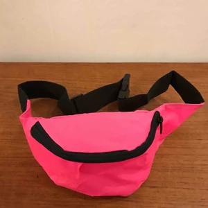  - Magväska från 90-talet, dom är helt nya och har ca 20st. 25:- inklusive frakt!  