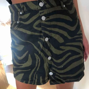  - Så snygg kjol från Weekday 