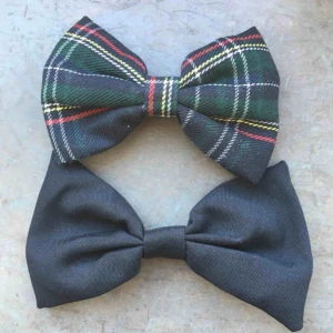  - Hairbows, inte använda mycket alls. En för 20 kr eller båda för 30 kr. OBS! Fraktar inte, möts upp i stockholm🌼