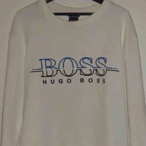  - Hugo boss  Storlek:M (Slimfit) Nypris: 1399kr Pris: 799kr Skriv vid mer frågor. Pris kan diskuteras.