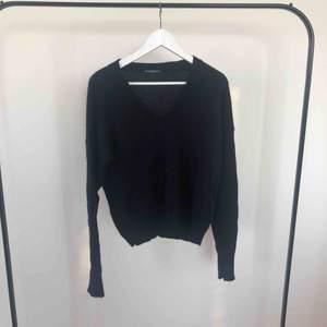 Brandy Melville Knit Sweater; Original pris på 400kr  Mörk / Navy blå  Aldrig använd ✨