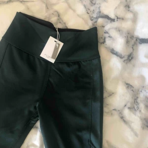  - Thigts/träningthigts från bikbok || gröna || storlek S || köpta för 299kr || säljer för 80kr + frakt 