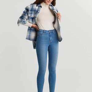 Jegging Jane jeans från Cubus i storlek xs, men stretchiga så passar även s. Köpta för 350 kr, använda 2-3 gånger☺️
