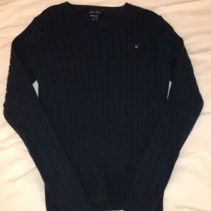 blå GANT-tröja halva priset strl S - blå GANT tröja som har använts fåtal gånger, strl S för 449 (inklusive frakt) priset kan regleras‼️ kontakta vid intresse eller ev frågor 🥰