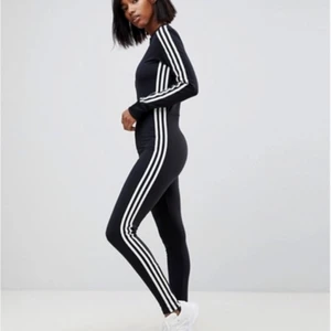 Adidas jumpsuit  - Helt slutsåld överallt! Använd en gång. Stl 36. 500 eller buda