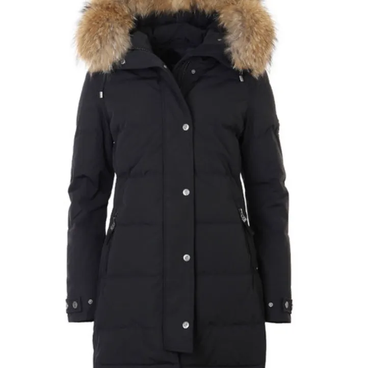 Säljer min jacka för den är för stor,använd en vinter.kan även bytas mot andra! Pris kan diskuteras . Jackor.