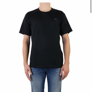 Acne tshirt - Säljer min favorit t-shirt ifrån acne Studios. Svart, användbar. 