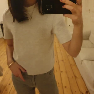 T shirt  - Cool t-shirt från zara i en bomull x cachmire , fin beige färg