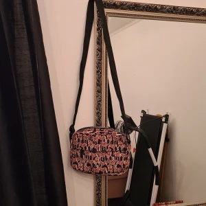 Snygg väska - Bilderna talar för sig själva