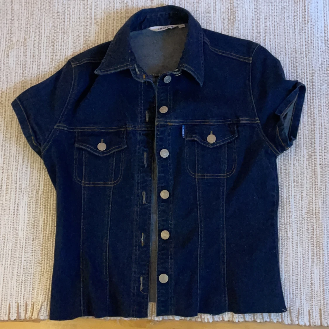 En jeans skjort tröja