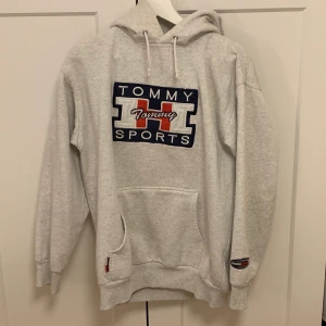 Oversized hoodie - Tjock oversized hoodie från Tommy Hilfiger