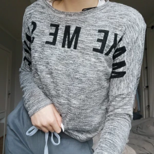 Tröja  - Säljer en enkel tröja som inte alls är använd💕