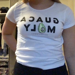 Söt T-shirt   - Gullig tshirt i storlek 158/164 men sitter som XS. Aldrig använd. Kan möta upp i Lund annars så står köparen för frakt💗