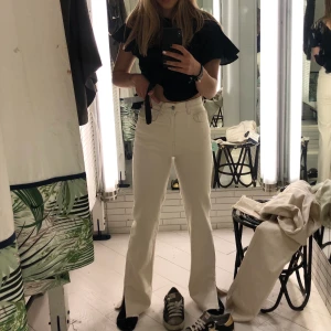 Pull and bear jeans - Säljer min Pull and Bear jeans i storlek 34. Inköpta i sommras och är i bra skick. Vid intresse kan jag skicka fler bilder! (Köparen står för frakten)