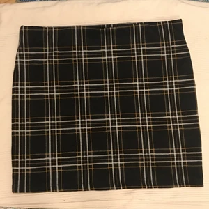 Rutig kjol - Knappt använd. Köp nu! 😊