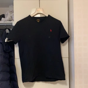Ralph Lauren t-shirt M - V neck Storlek M