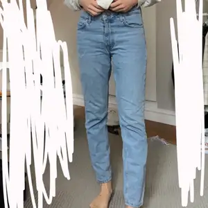 Supersnygga mom jeans från zara. De finns inte kvar längre. De har dock blivit för små för mig. Du står för frakten