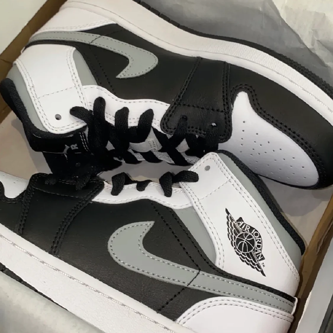 Jordans 1 mid white shadow  - 90